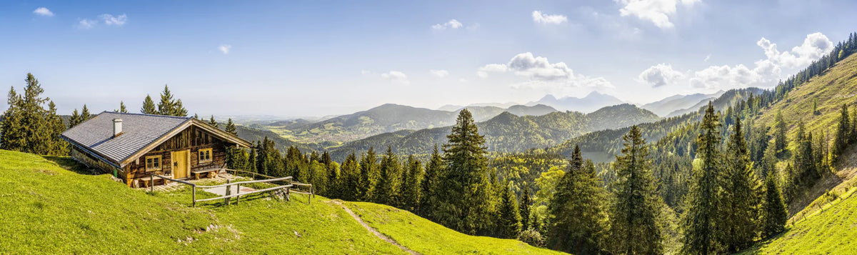 Almhütte mit Bergpanorama in Bayern